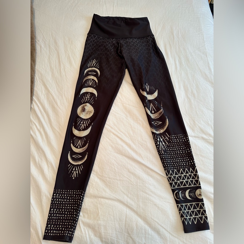 Onzie High Rise Graphic Las Lunas